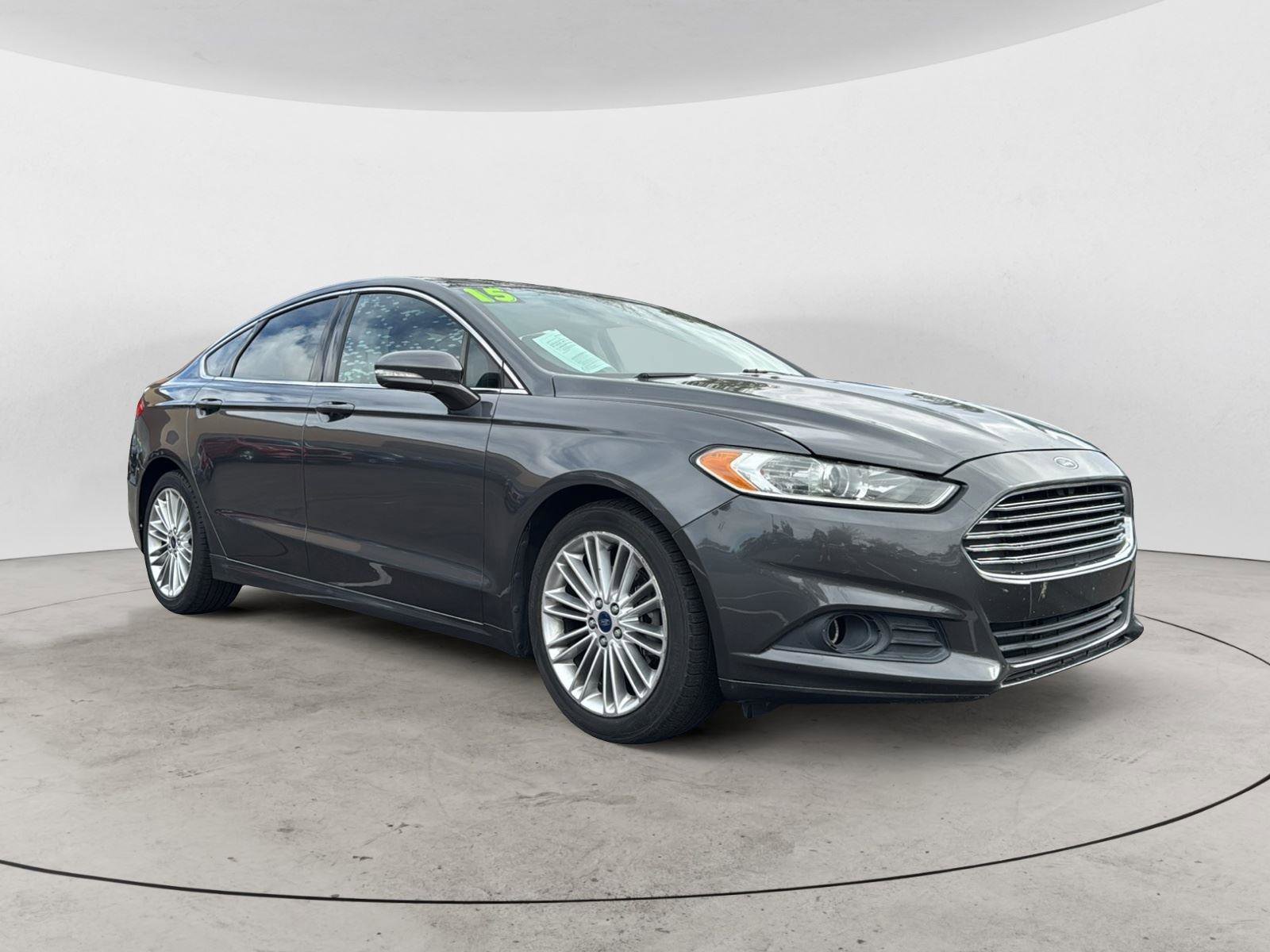Used 2015 Ford Fusion SE w/ Equipment Group 202A image 1