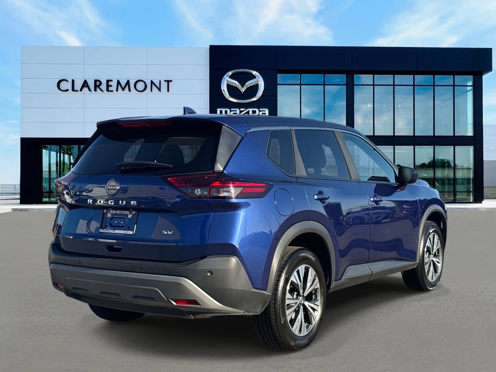 Used 2023 Nissan Rogue SV image 5