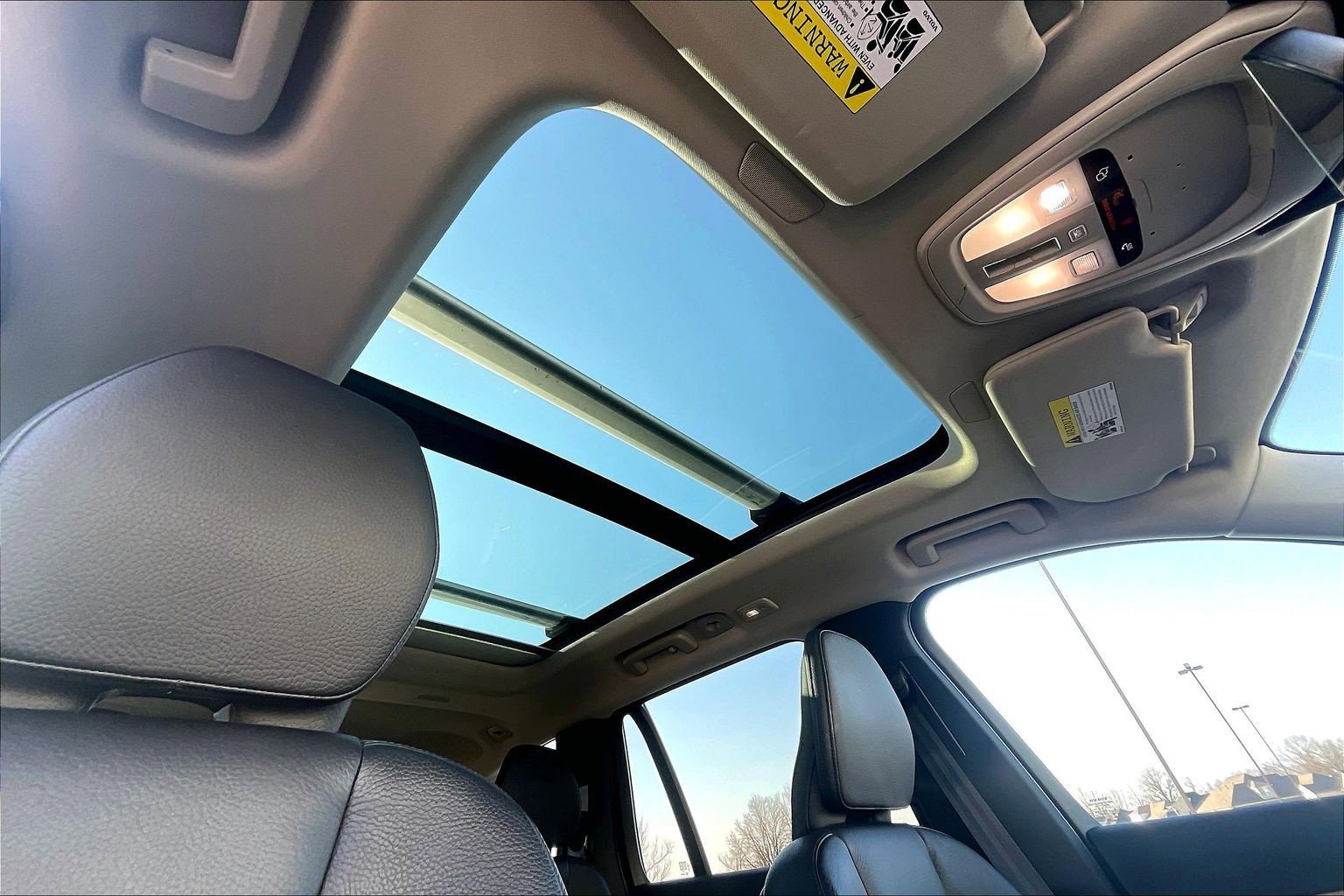 Used 2023 Volvo XC90 B6 Plus image 12