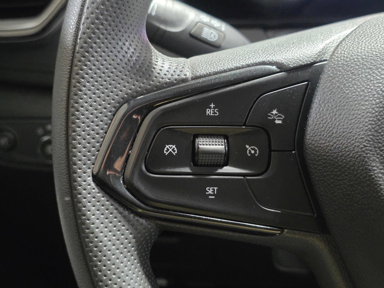 Used 2025 Chevrolet TrailBlazer LS FWD image 31