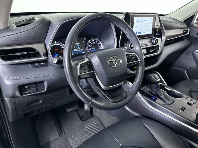 Used 2023 Toyota Highlander XLE AWD/4WD image 10