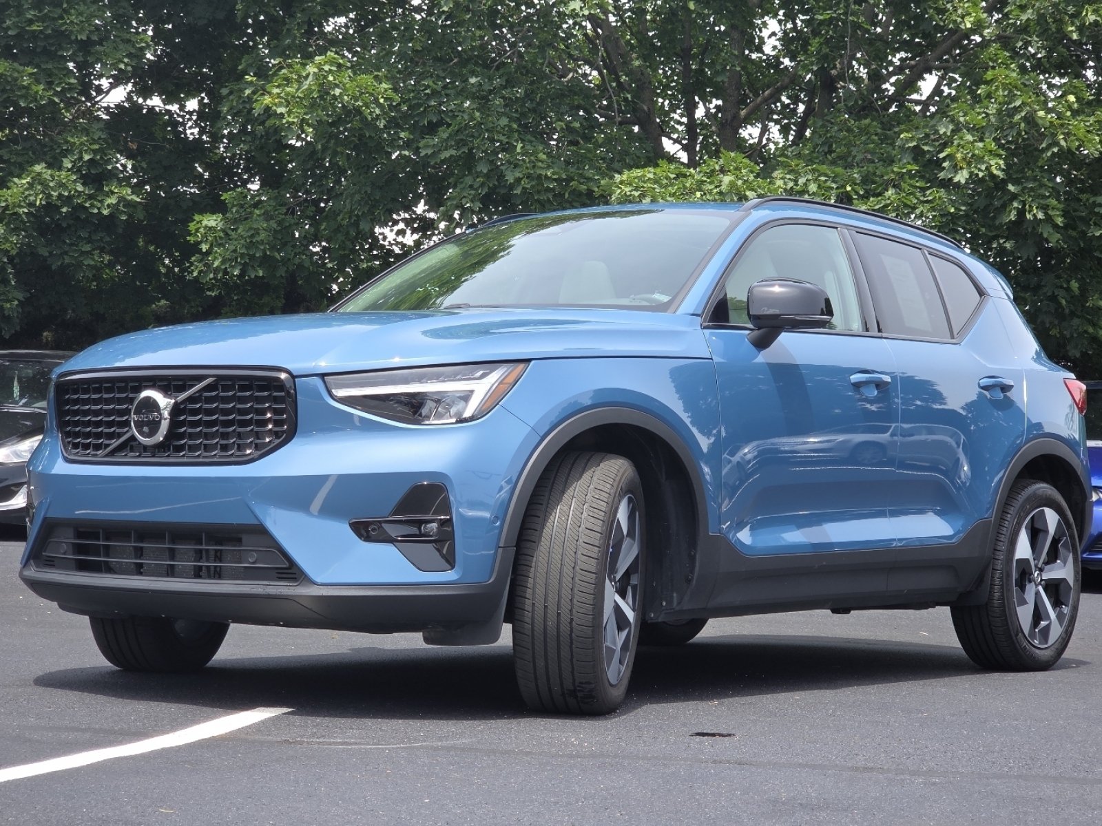 Used 2023 Volvo XC40 B5 Plus w/ Driver Assist Package AWD/4WD image 15
