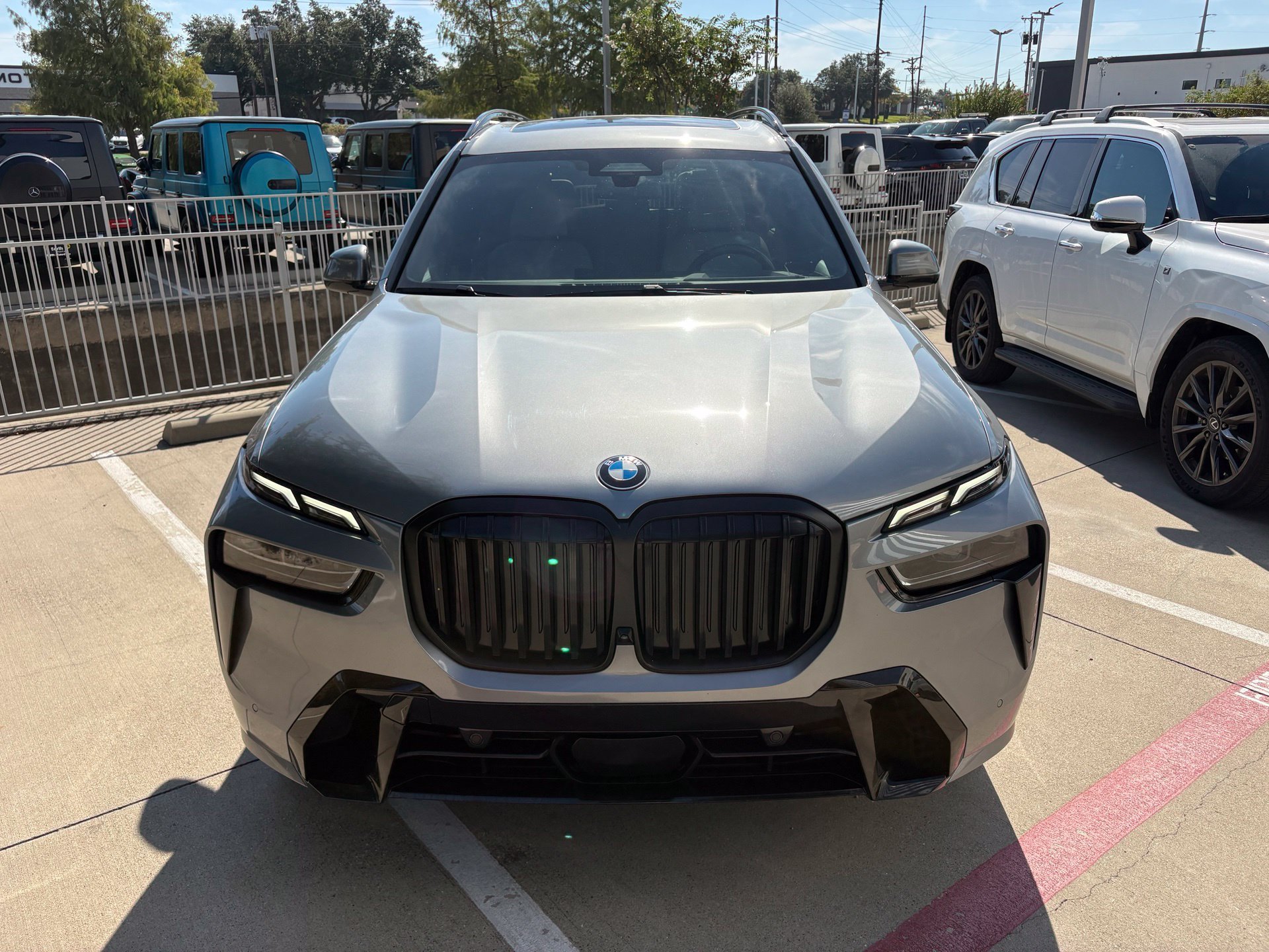 Used 2023 BMW X7 xDrive40i w/ M Sport Package AWD/4WD image 2