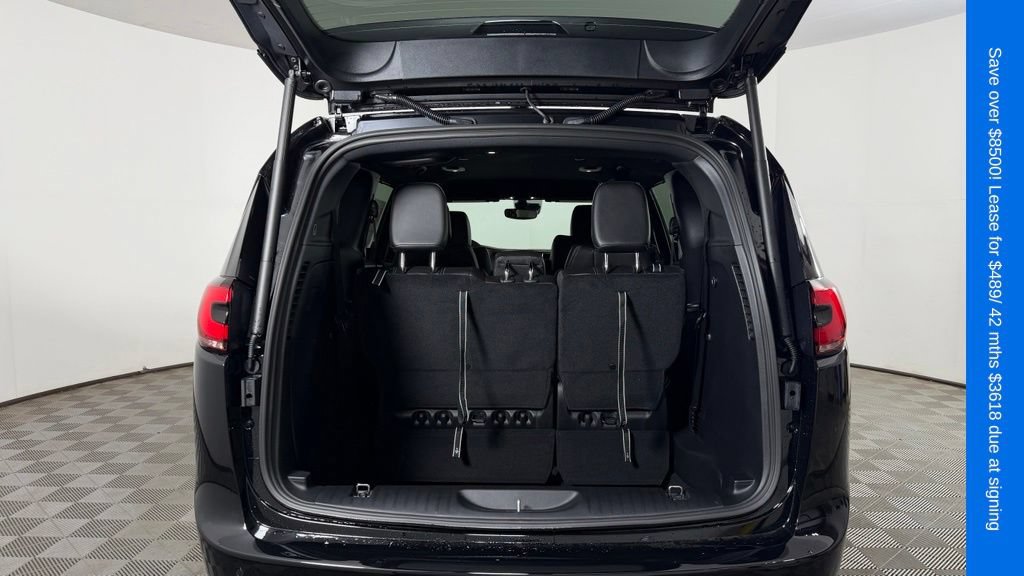 New 2027 Chrysler Pacifica Select FWD image 9
