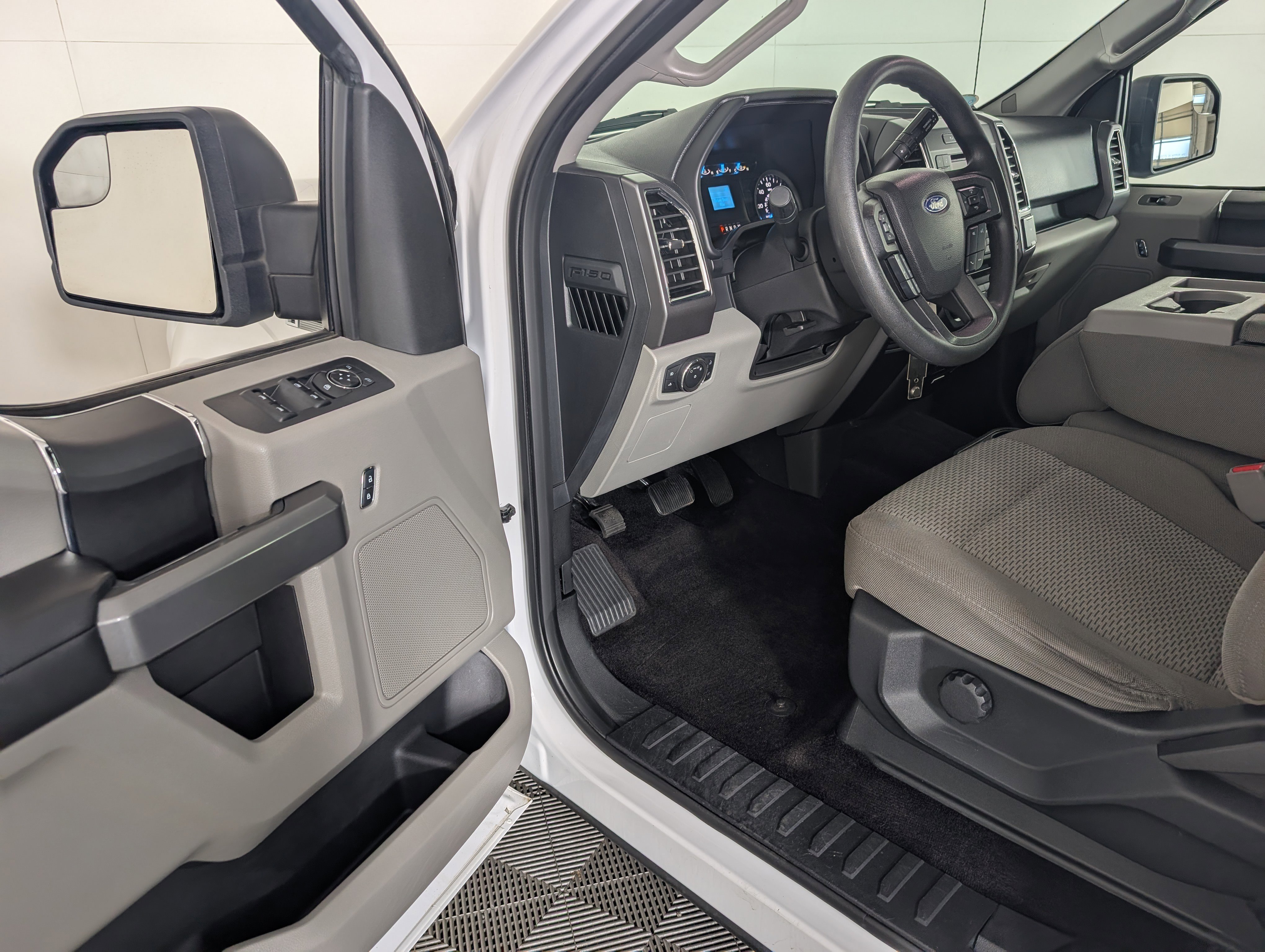 Certified 2017 Ford F150 2WD SuperCrew image 10