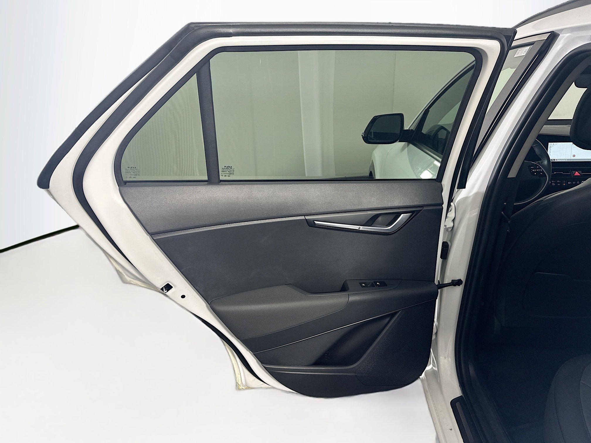 Used 2024 Kia Niro Wave w/ Wave Preserve Package image 28