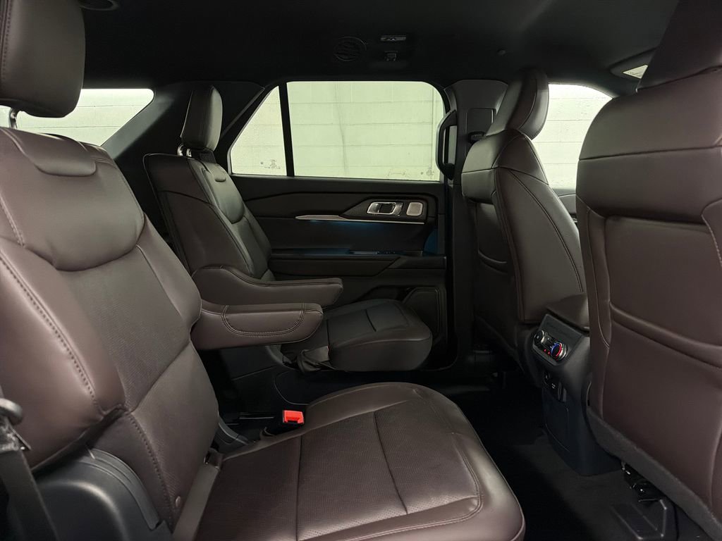 New 2026 Ford Explorer Platinum RWD image 29