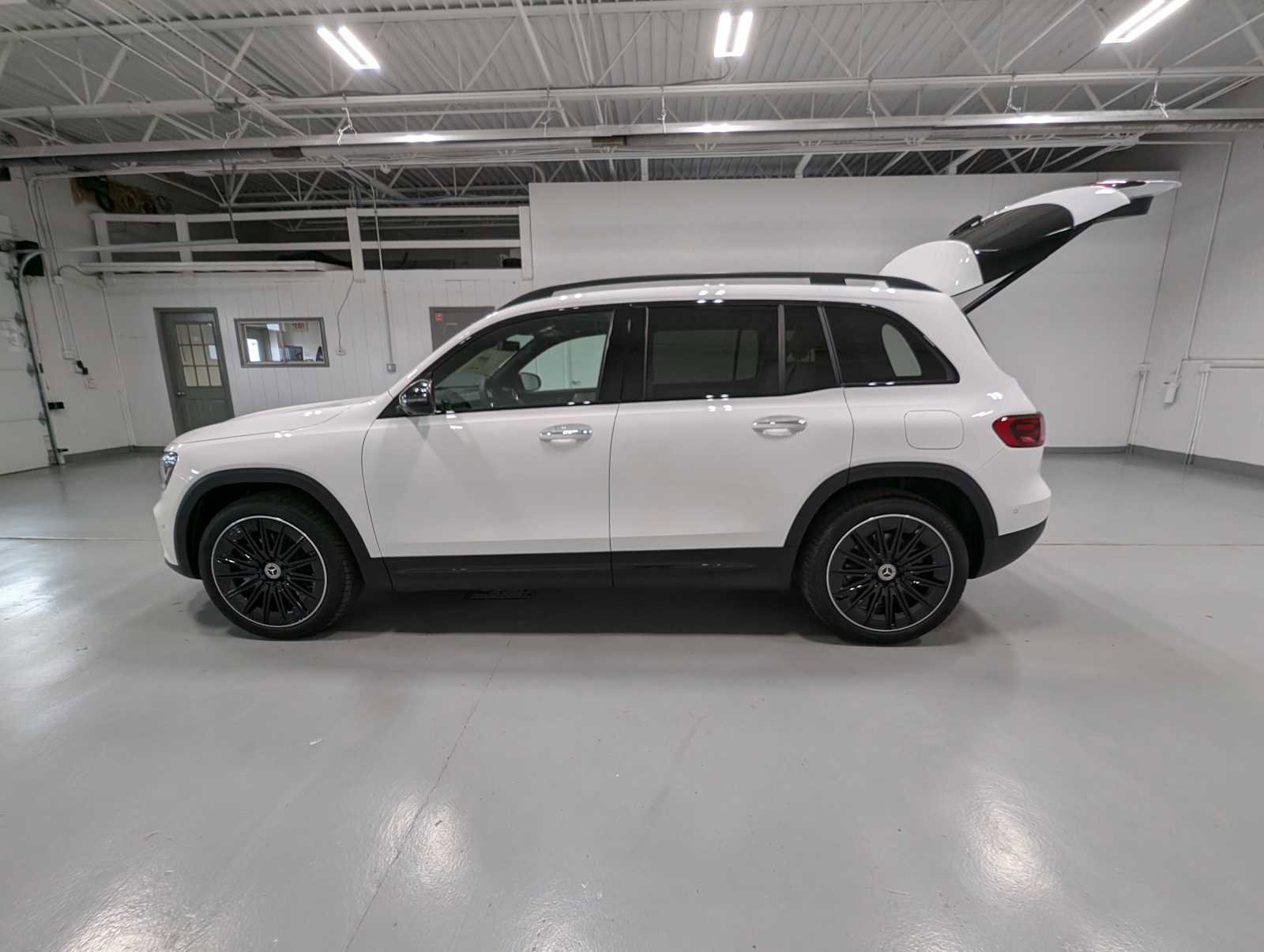 New 2026 Mercedes-Benz GLB 250 4MATIC image 10