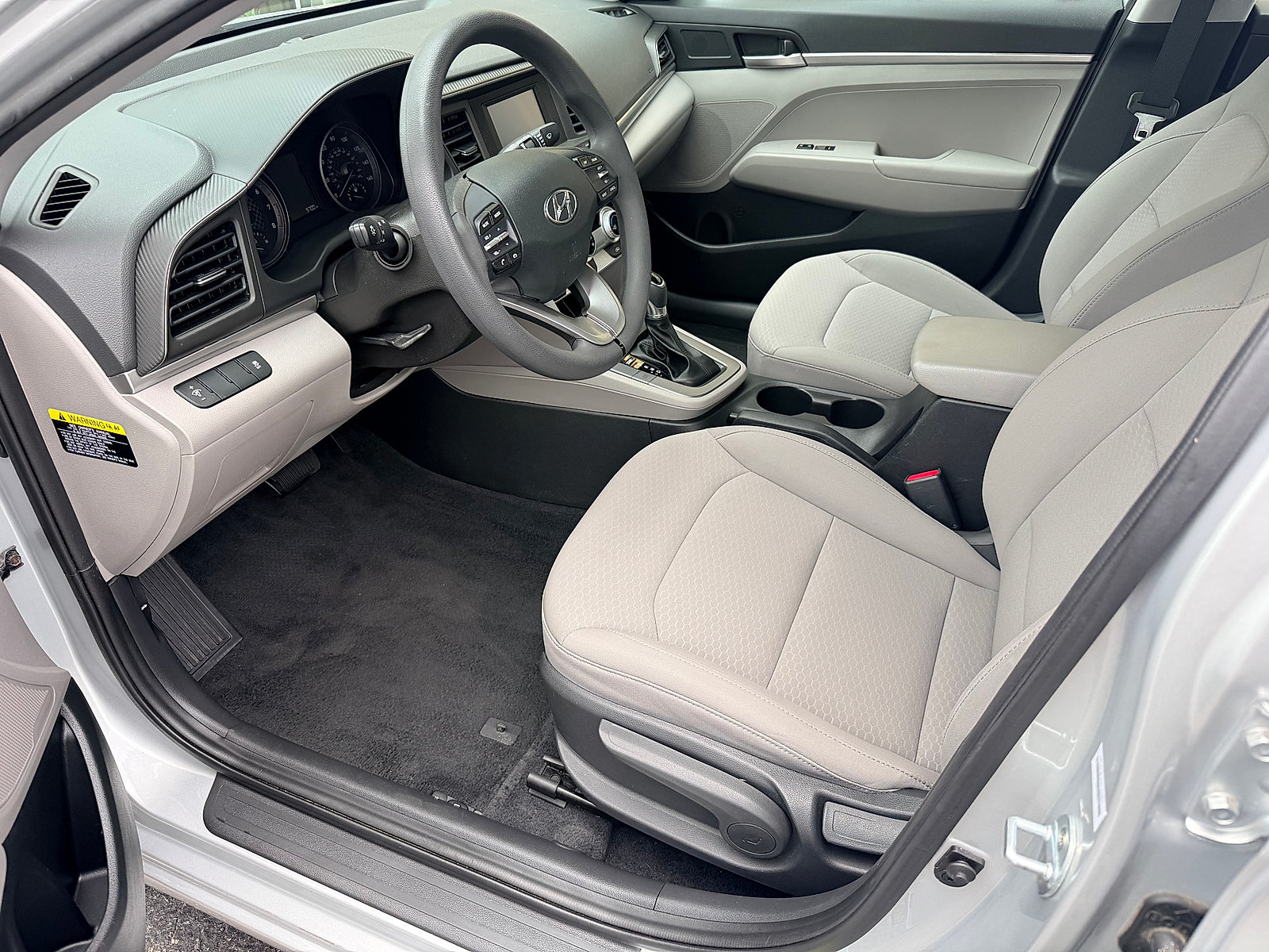 Used 2019 Hyundai Elantra SE FWD image 22