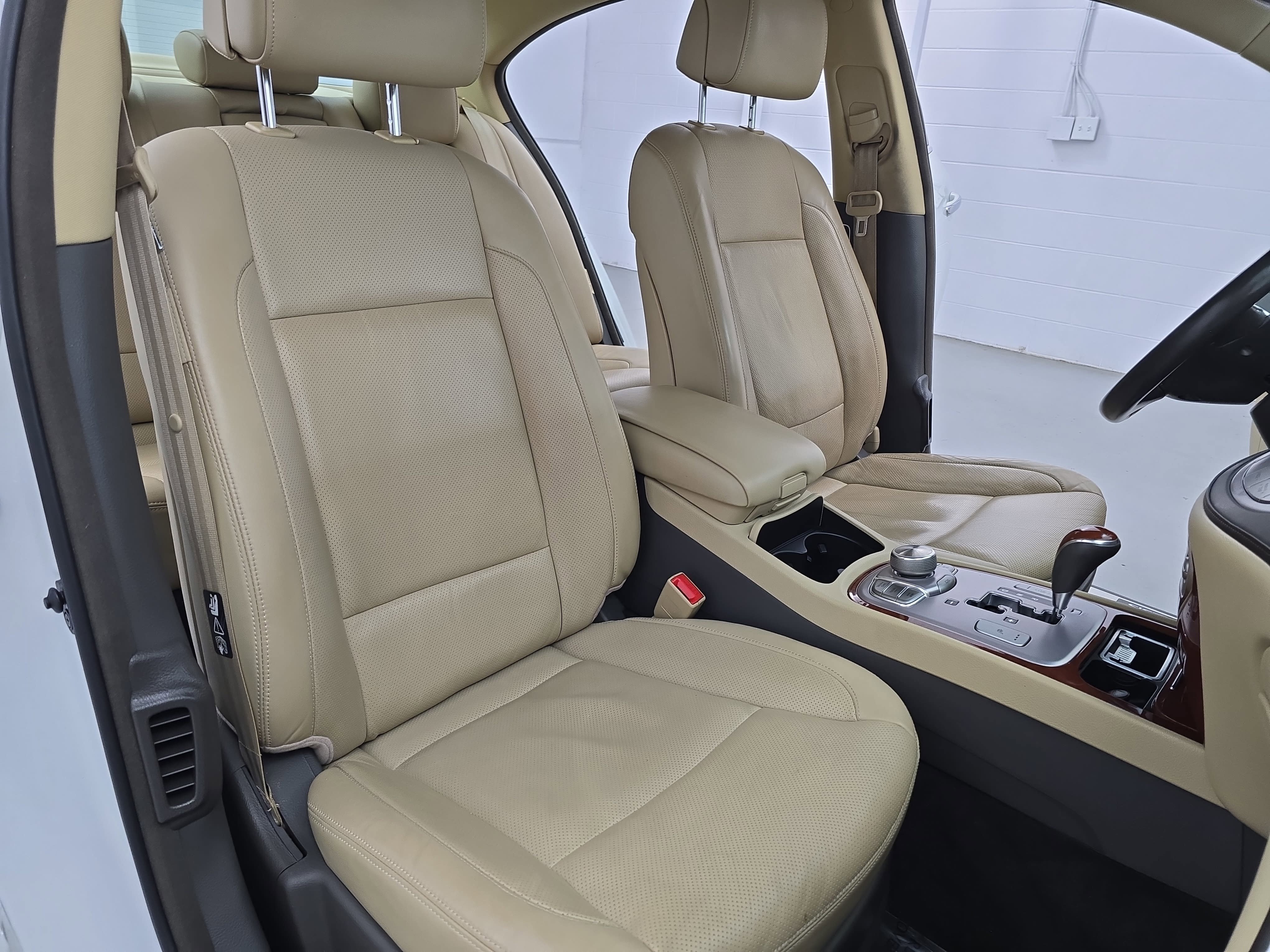 Used 2012 Hyundai Genesis 4.6 RWD image 10
