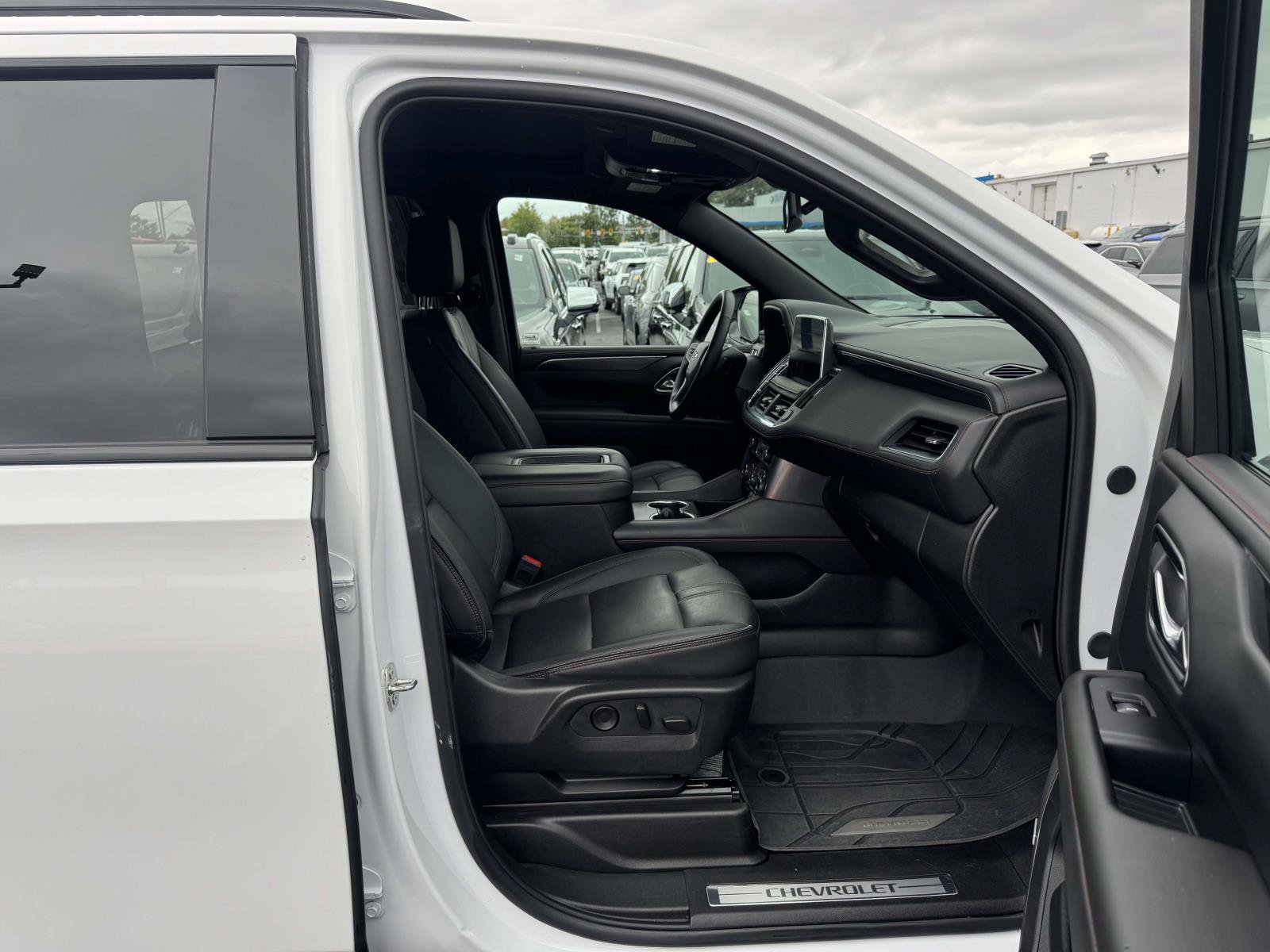 Used 2024 Chevrolet Suburban RST w/ Luxury Package AWD/4WD image 14