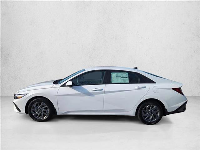 Used 2026 Hyundai Elantra Hybrid FWD image 5