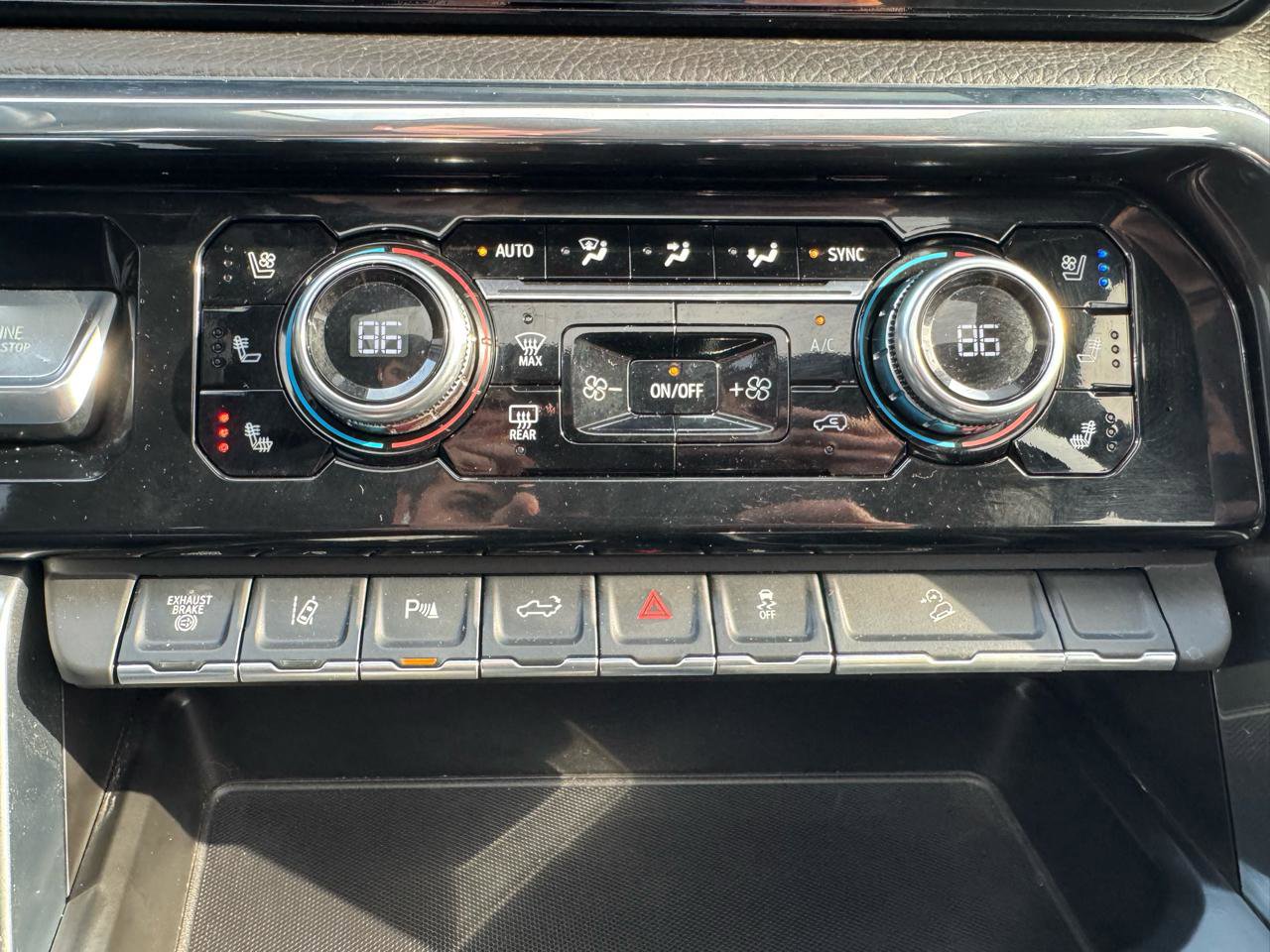 Used 2025 GMC Sierra 2500 Denali w/ Denali Reserve Package image 26