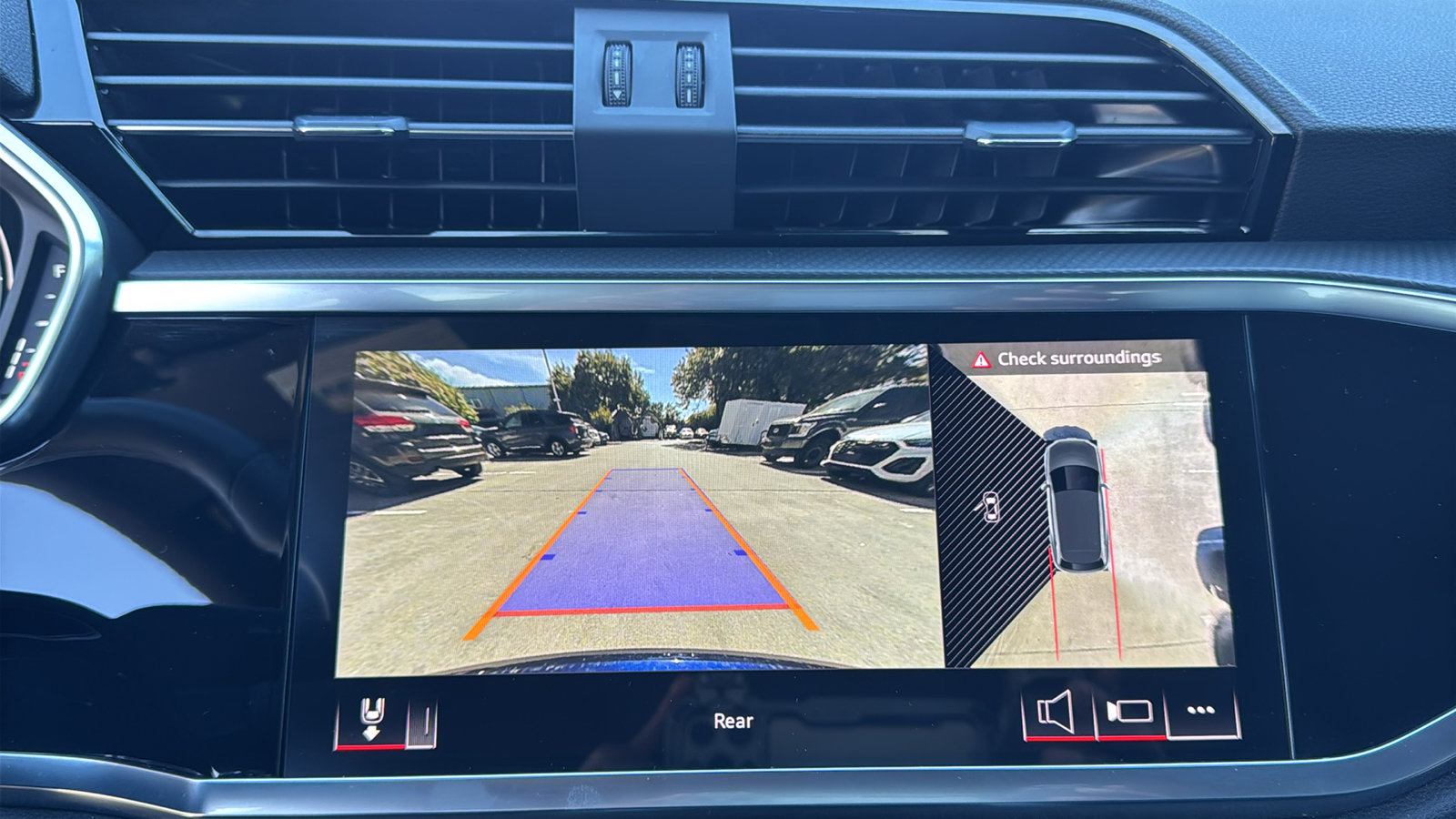 Used 2025 Audi Q3 2.0T Premium Plus w/ Premium Plus Package image 19