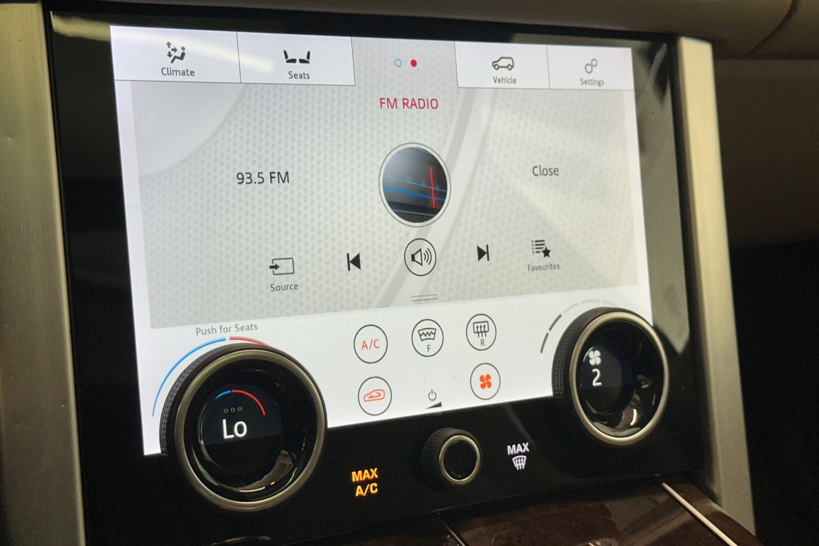 Used 2020 Land Rover Range Rover HSE image 23