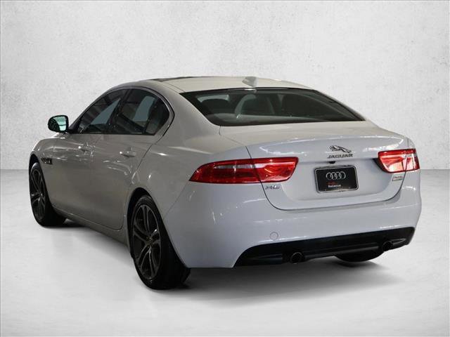 Used 2017 Jaguar XE Premium image 7