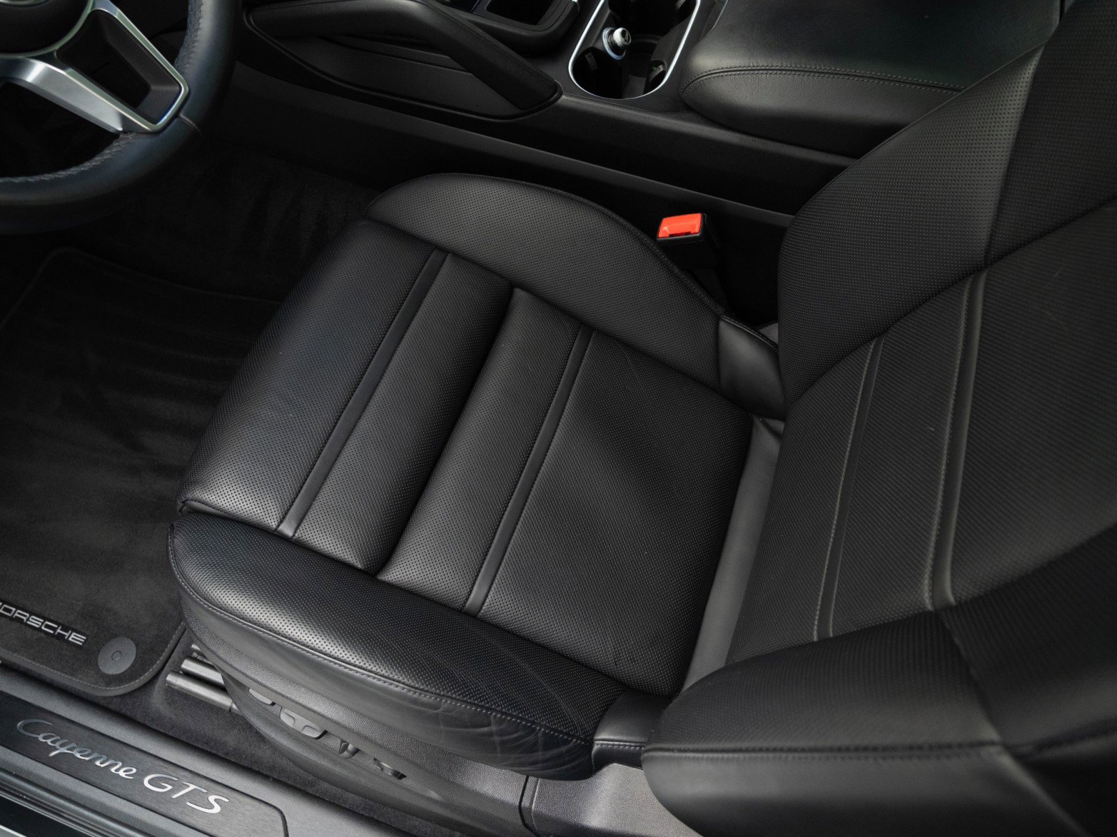 Certified 2023 Porsche Cayenne GTS AWD/4WD image 16