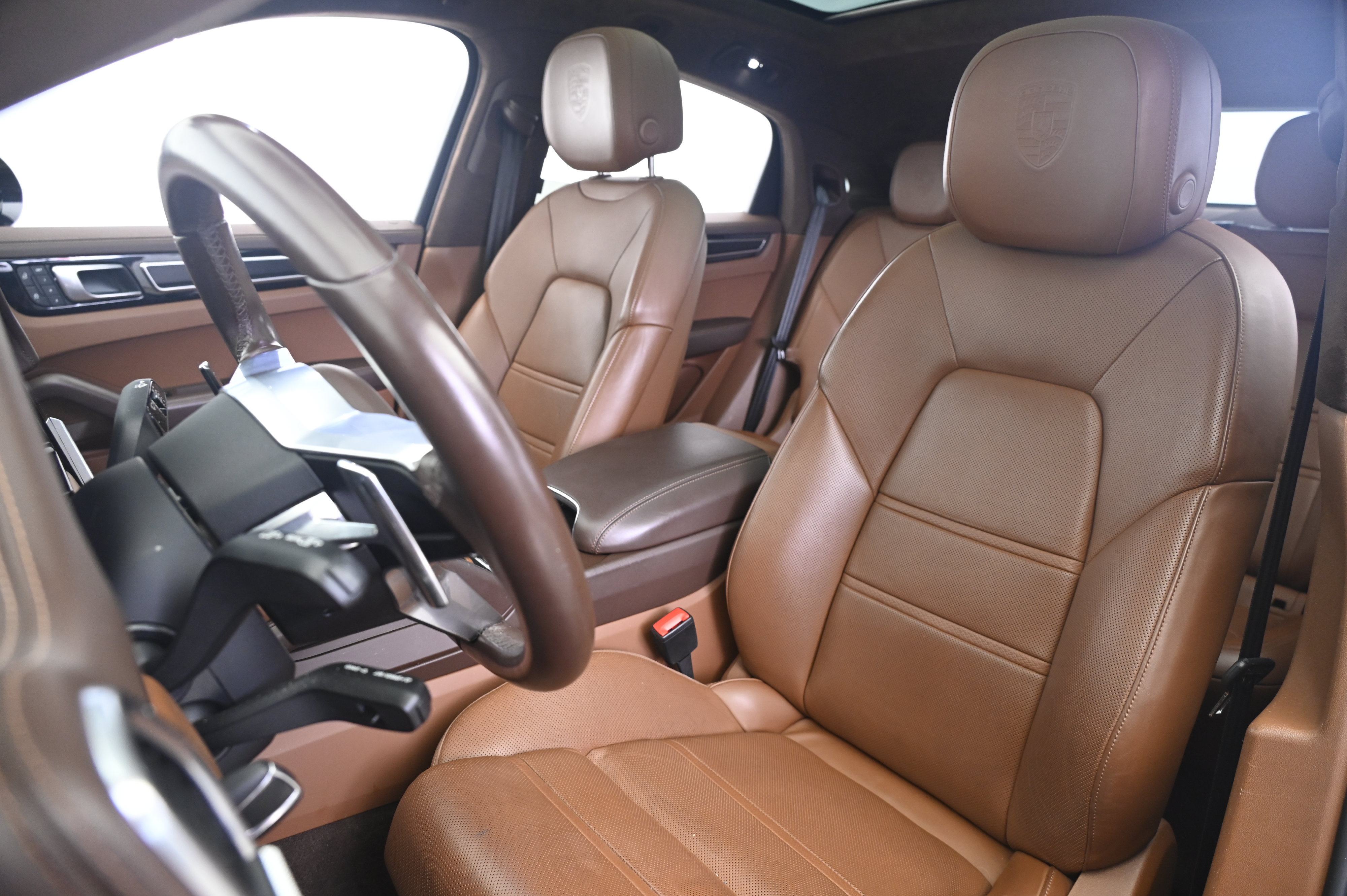 Certified 2023 Porsche Cayenne GTS AWD/4WD image 5