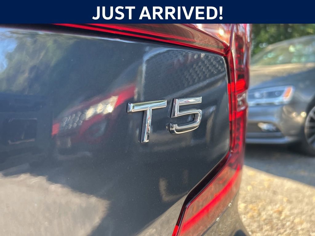 Used 2021 Volvo S60 T5 Momentum w/ Premium Package FWD image 5