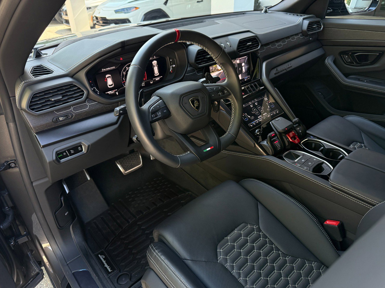 Used 2024 Lamborghini Urus S AWD/4WD image 29