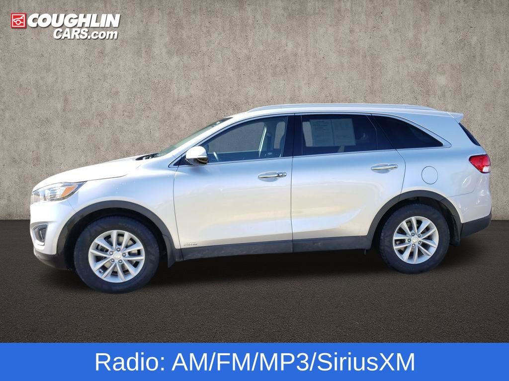 Used 2017 Kia Sorento LX w/ LX Convenience Package image 5