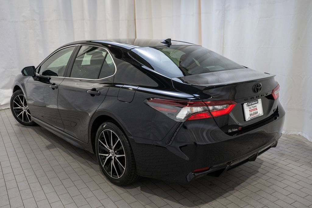 Used 2023 Toyota Camry SE image 4