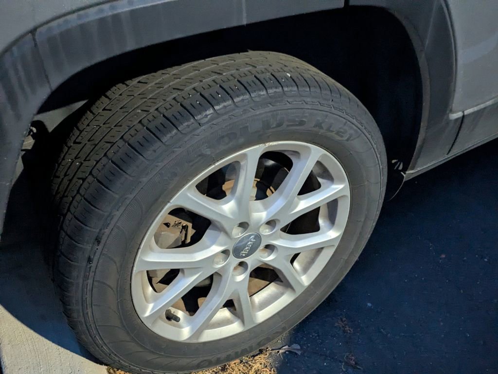 Used 2016 Jeep Cherokee Latitude w/ Comfort/Convenience Group image 8