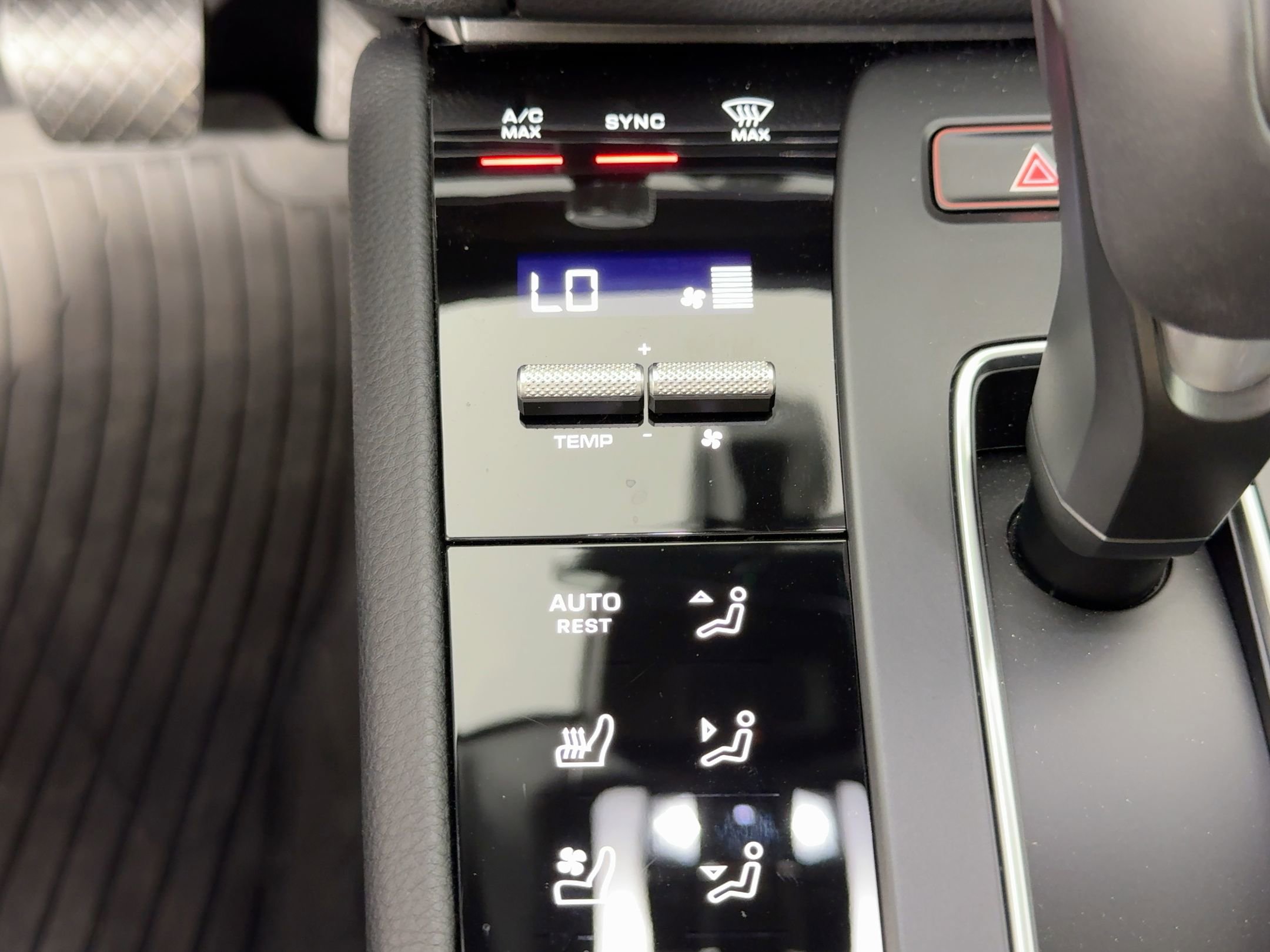 Certified 2025 Porsche Macan image 18