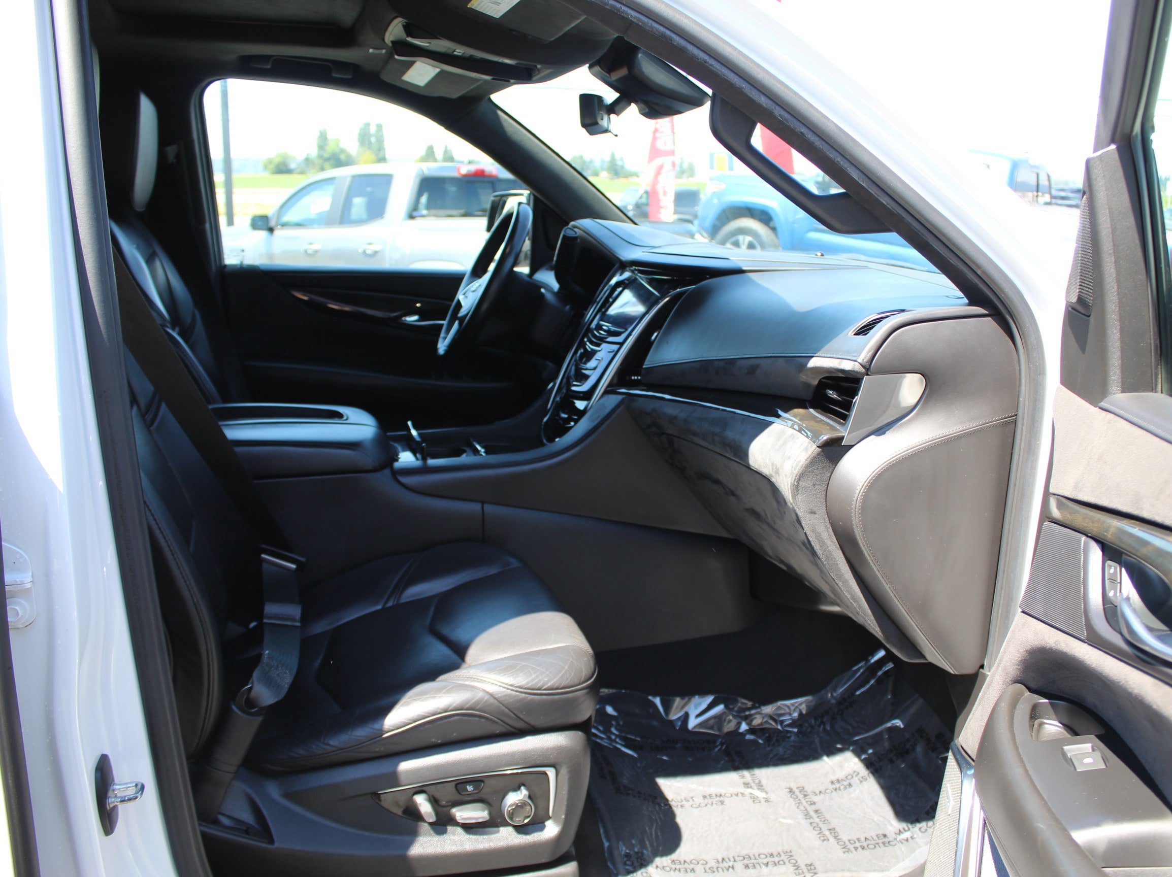Used 2018 Cadillac Escalade Platinum AWD/4WD image 22