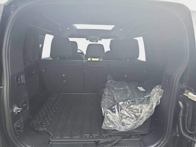 New 2026 Land Rover Defender 110 S AWD/4WD image 10