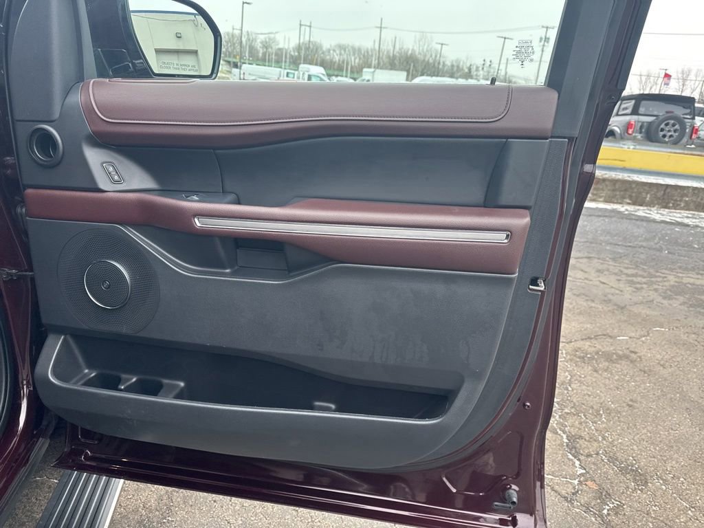 Certified 2023 Ford Expedition Limited image 33