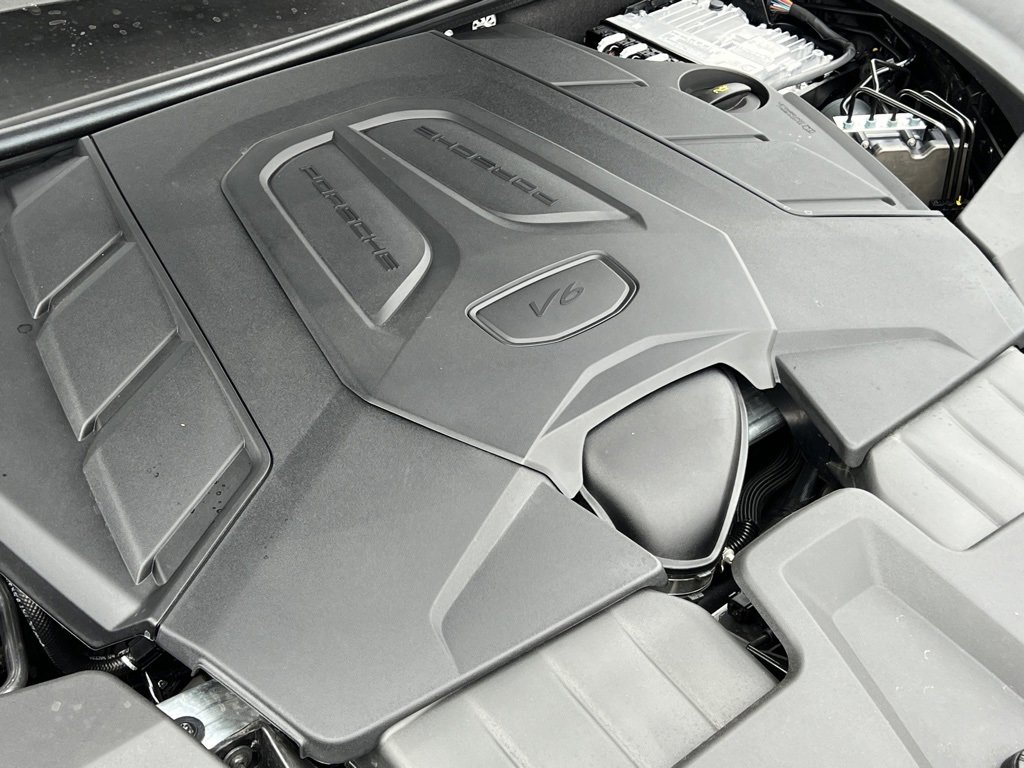 Used 2025 Porsche Cayenne image 37