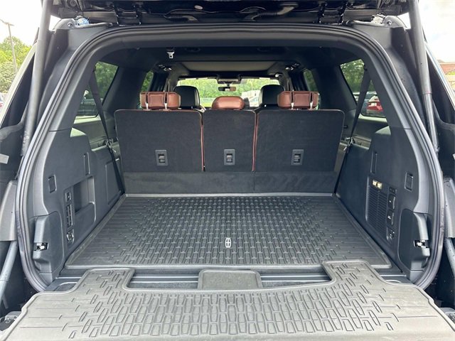 New 2025 Lincoln Navigator L Reserve image 13