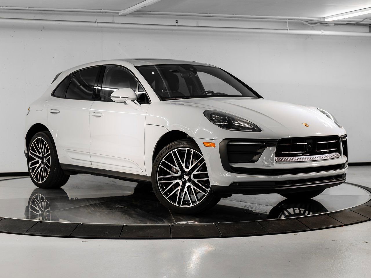 Certified 2023 Porsche Macan image 9