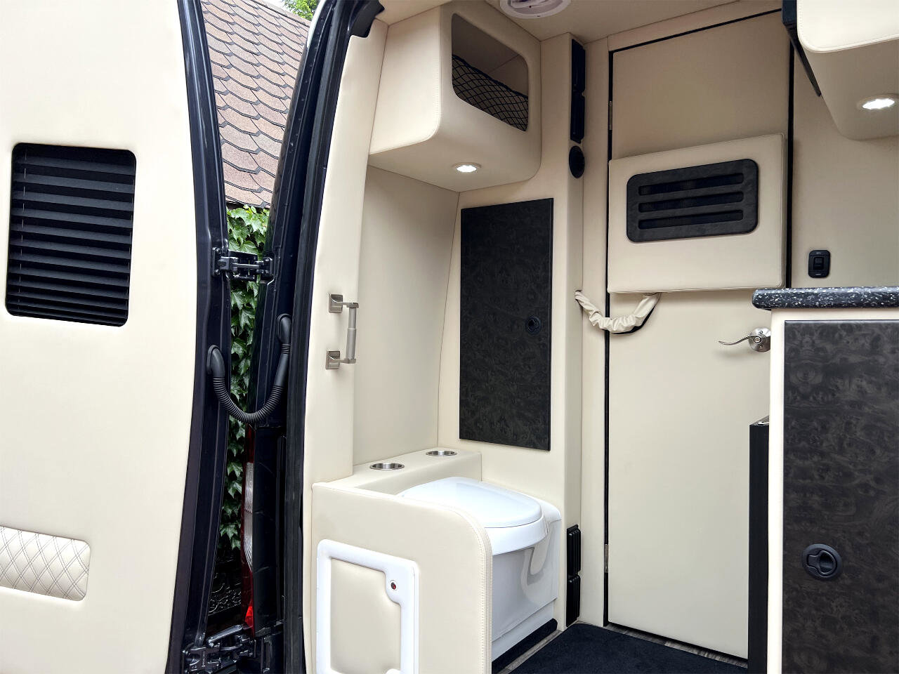 Used 2021 Mercedes-Benz Sprinter 3500 image 23