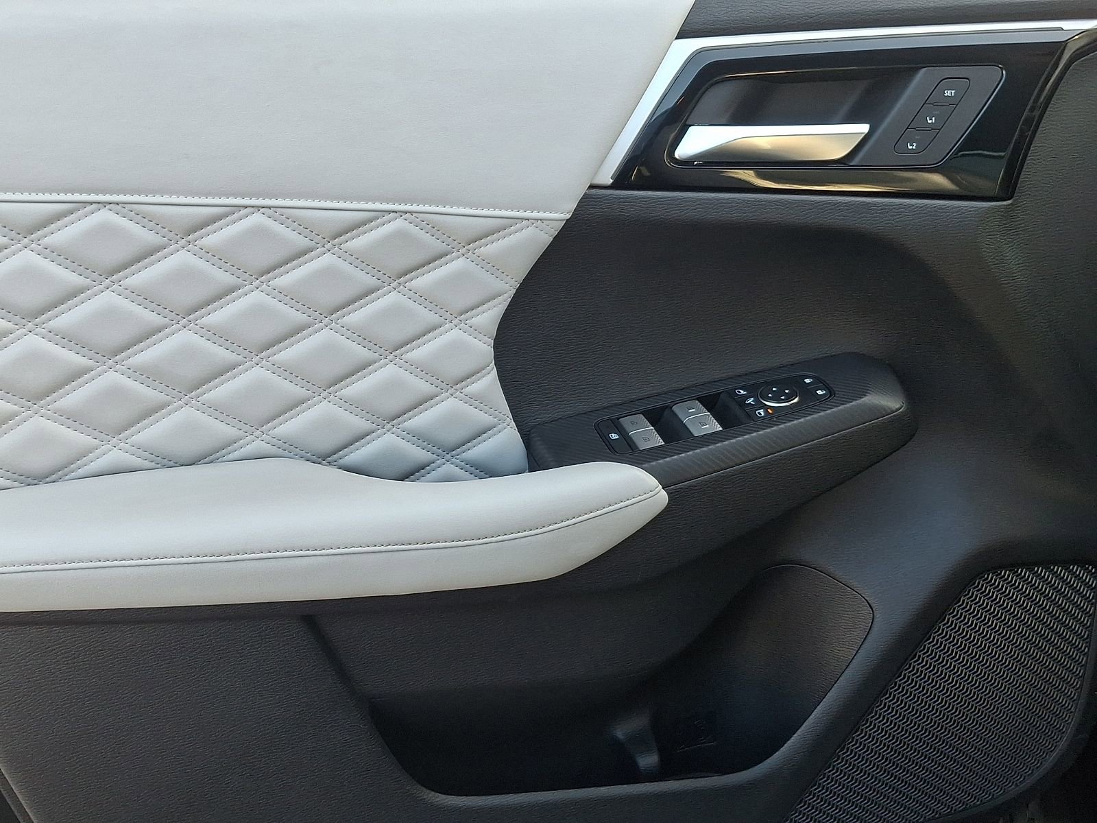 Used 2023 Mitsubishi Outlander SEL Black Edition image 12