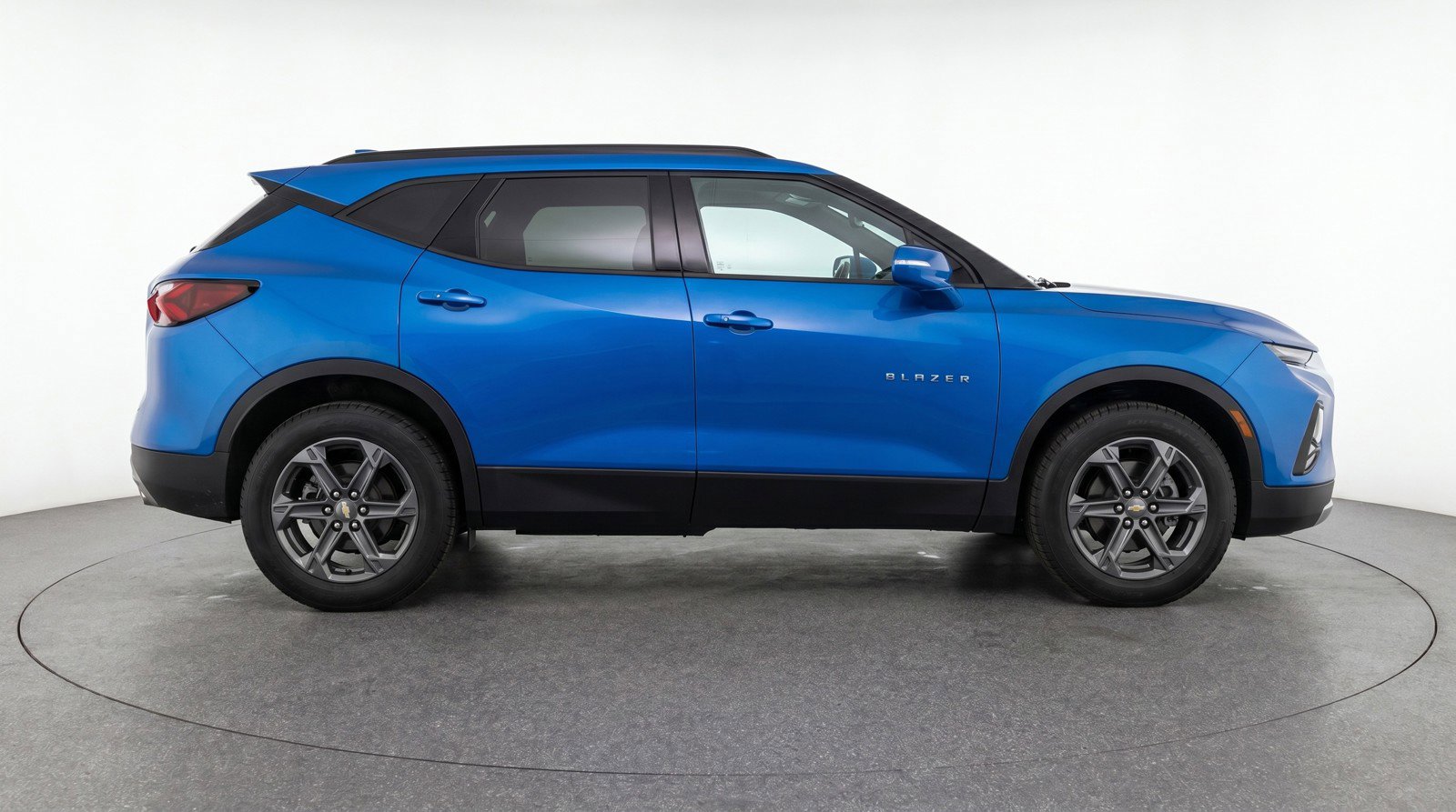 Used 2025 Chevrolet Blazer LT FWD image 11