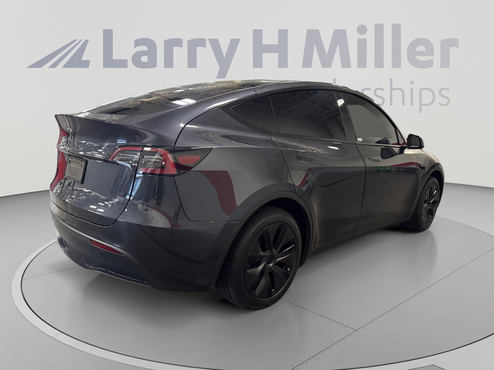 Used 2025 Tesla Model Y Long Range RWD image 5