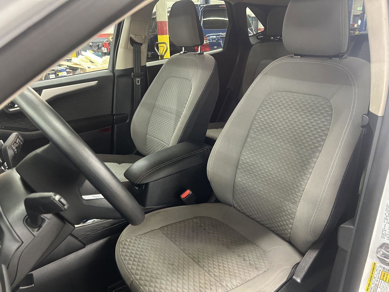 Used 2020 Ford Escape SE image 9