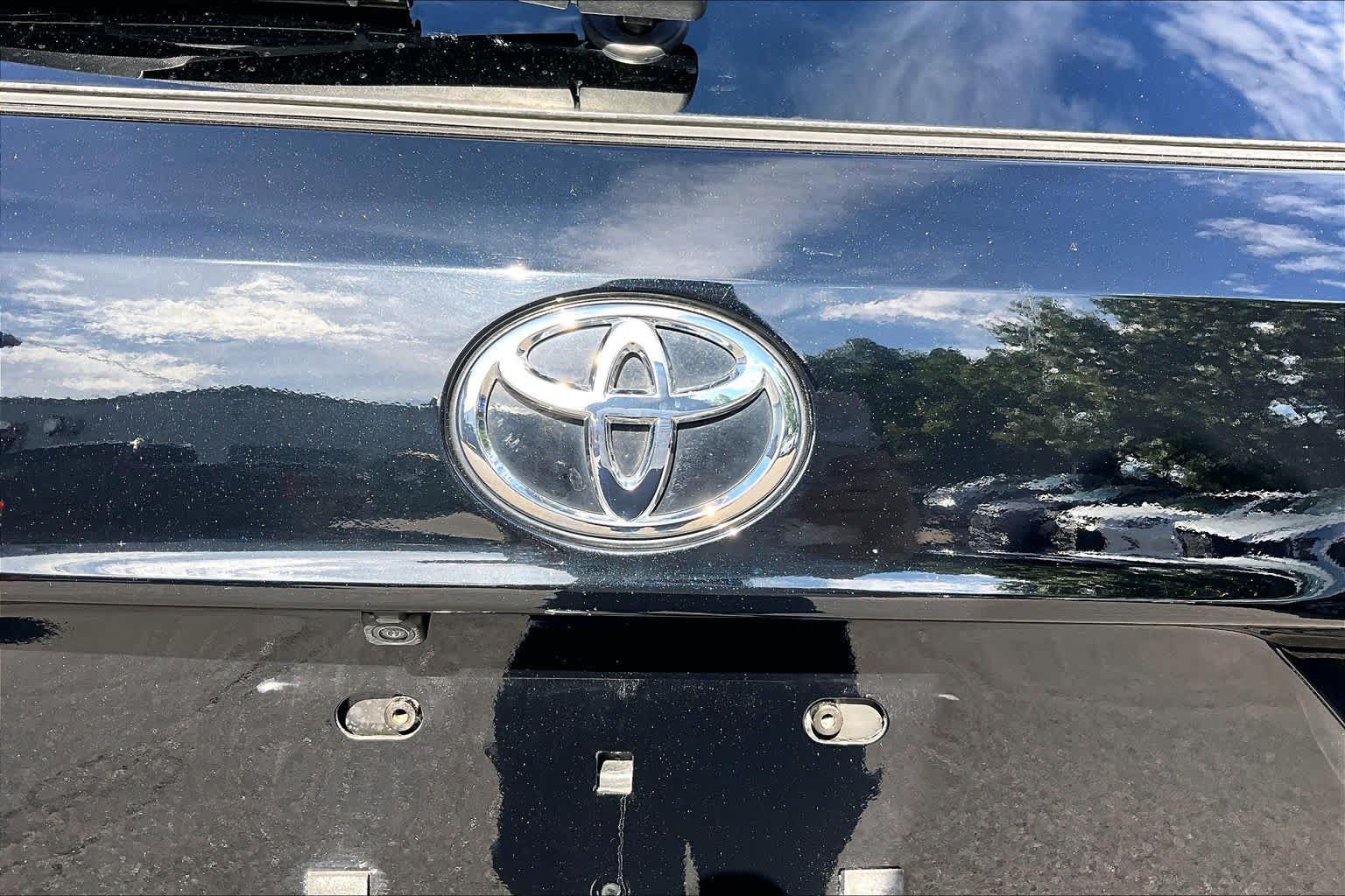 Used 2023 Toyota Highlander XLE AWD/4WD image 10