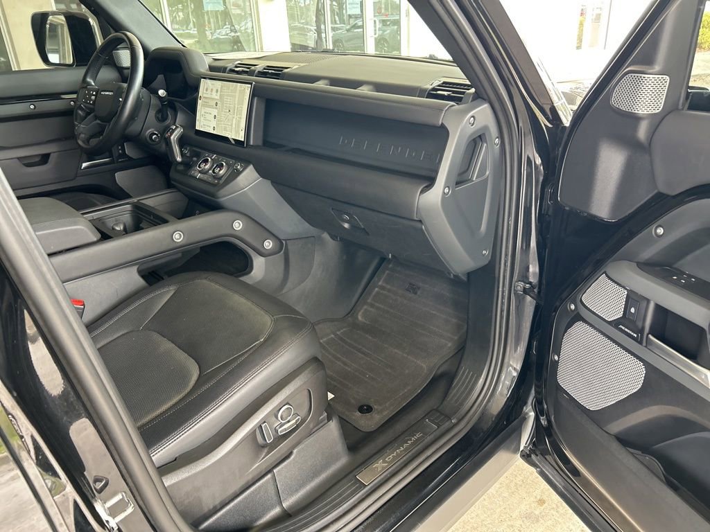 Used 2024 Land Rover Defender 130 X-Dynamic SE image 24