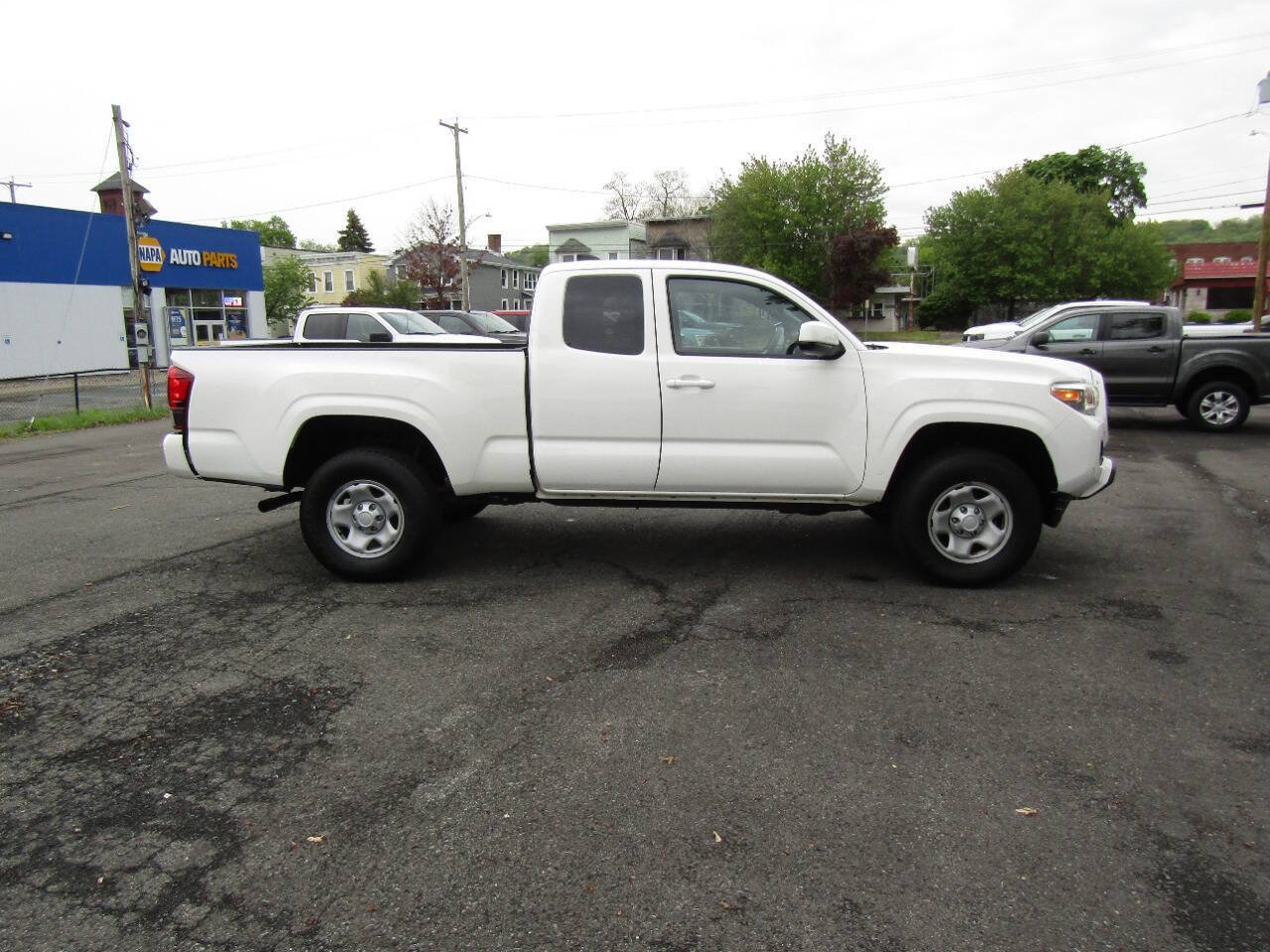 Used 2021 Toyota Tacoma SR RWD image 8