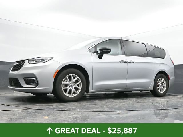 Used 2024 Chrysler Pacifica Touring-L image 48