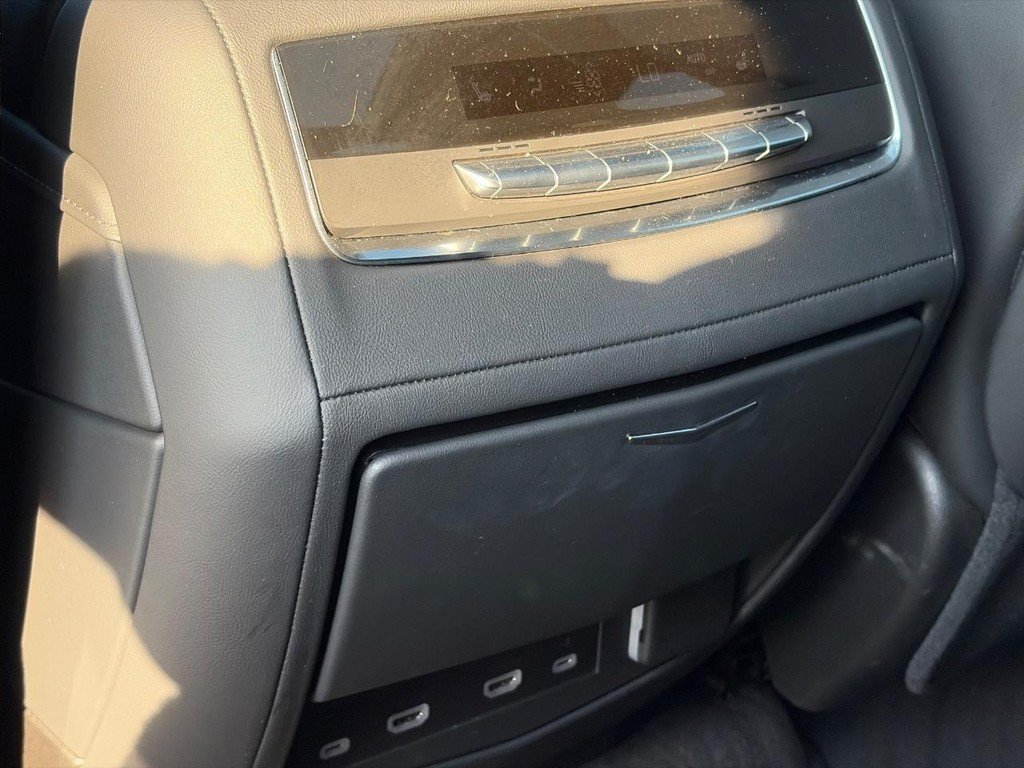 Used 2023 Cadillac Escalade Premium Luxury AWD/4WD image 11