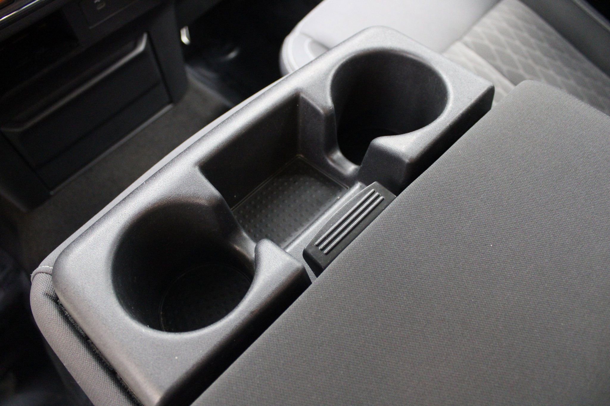 Used 2022 Nissan Titan SV image 36