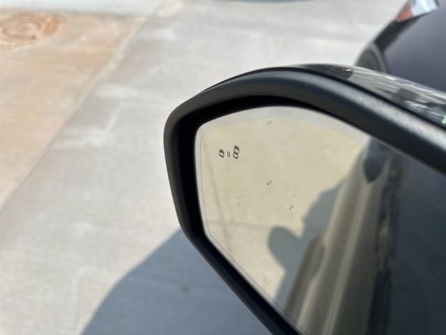 Used 2023 Ford Explorer King Ranch w/ Technology Package image 4