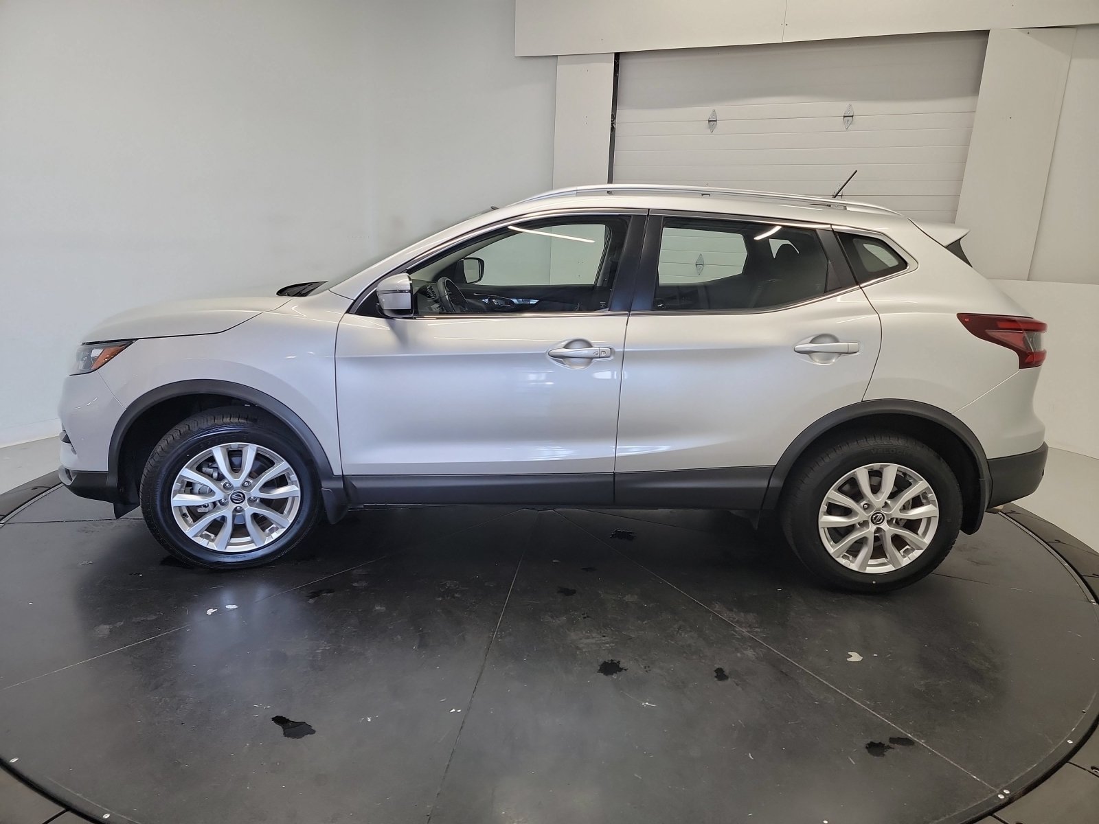 Used 2021 Nissan Rogue Sport SV FWD image 4