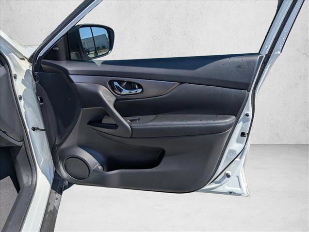 Used 2015 Nissan Rogue SV w/ SV Premium Package image 26