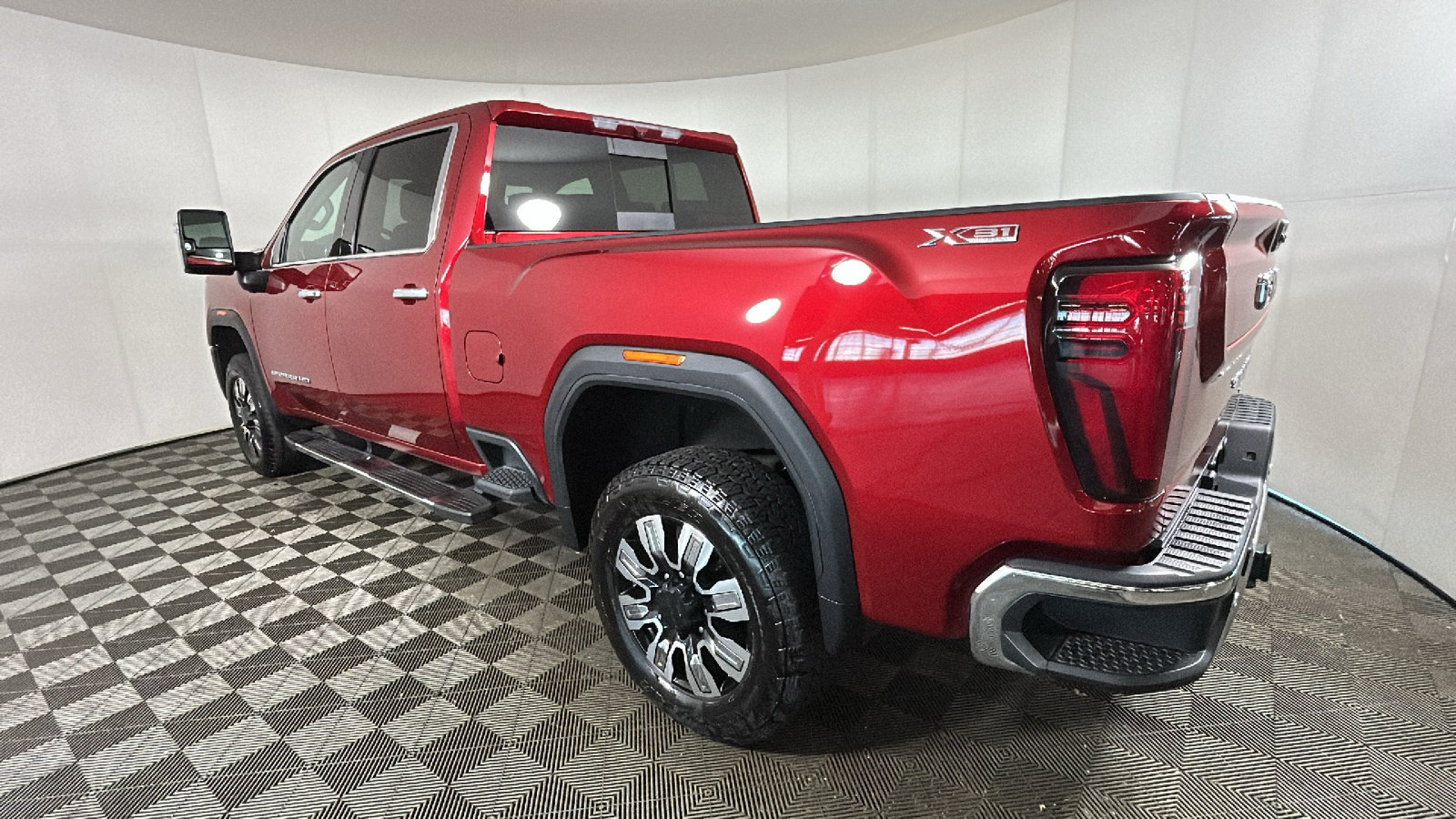 Used 2024 GMC Sierra 2500 SLT w/ SLT Premium Package AWD/4WD image 5