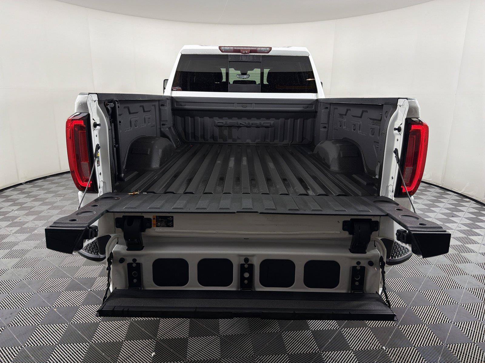 Used 2020 GMC Sierra 2500 Denali w/ Denali Ultimate Package AWD/4WD image 16